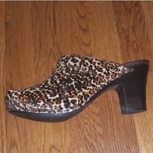 DANSKO Rae Leopard sz 39 Clogs Mules Heels